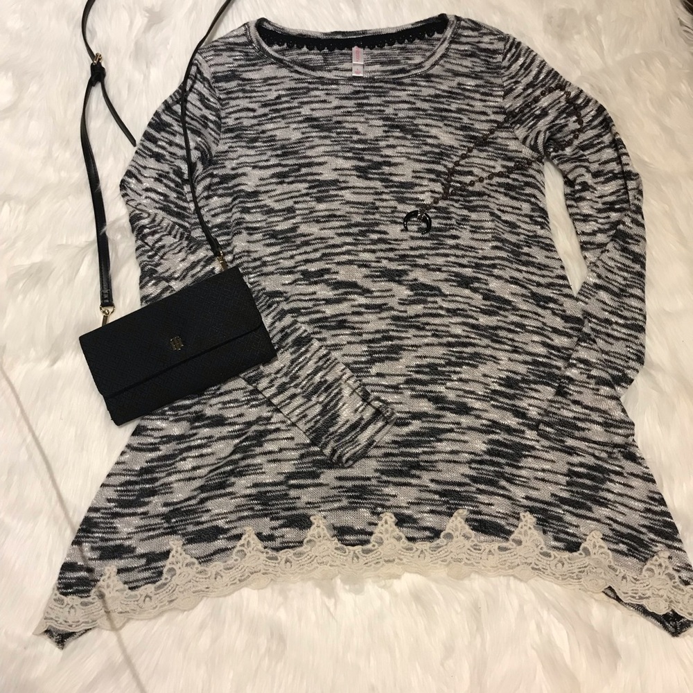 4/$25 | Size Large